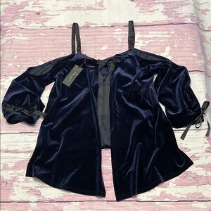 Romeo & Juliet Brand Elegant Navy Velvet Cold Shoulder Cap with Ribbon Details